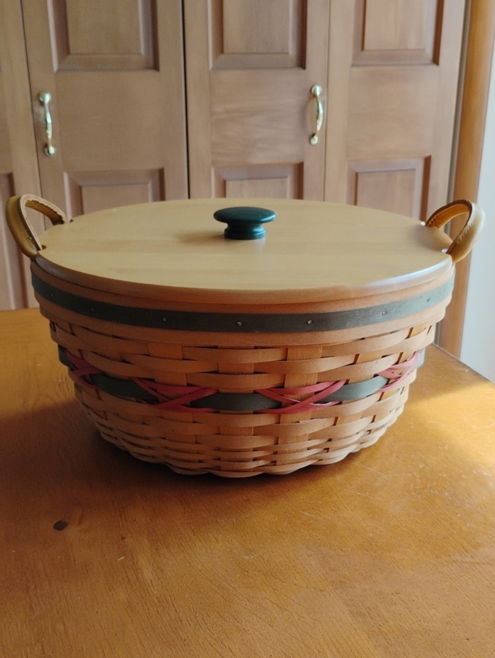 Longaberger 1999 Hostess Pinecone Basket Wood Cover Green Cloth Plastic Inserts